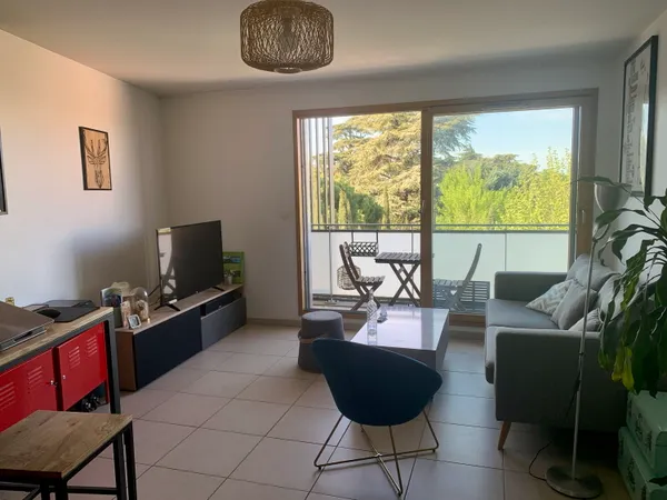 Appartement T2 55m² + garage fermé avec borne recharge à Croix Rousse secteur hôpital / Hénon