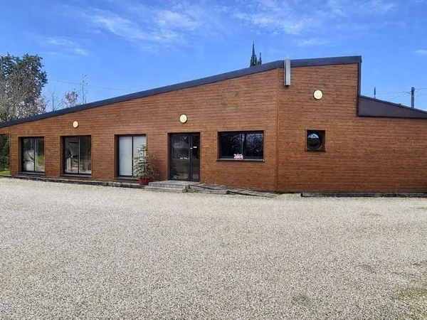 Local 157 m²