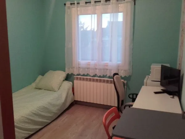 CHAMBRE MEUBLÉE MAISON