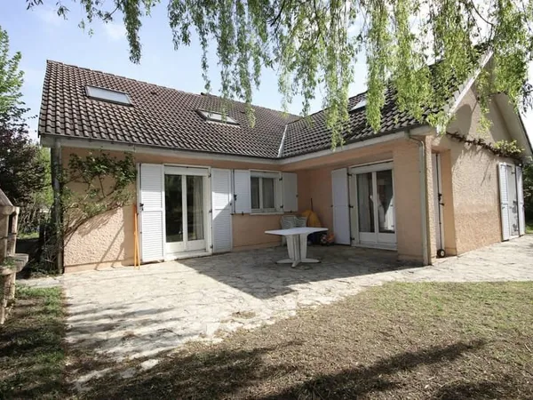 A vendre à Bouffémont, maison, 222 m2, 9 chambres, terrain 7