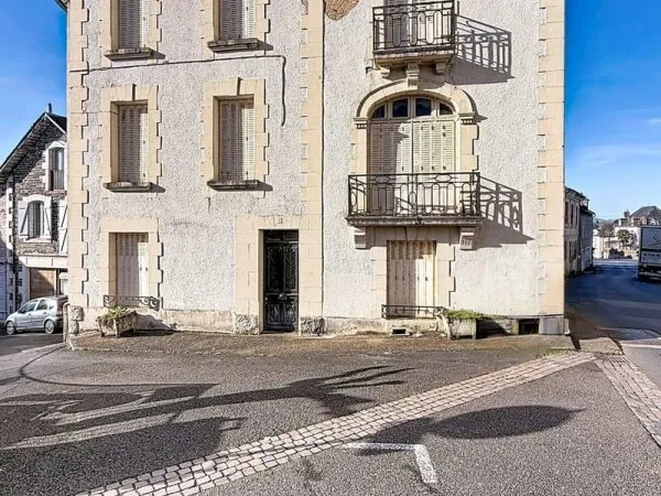 Bâtiment 300 m²