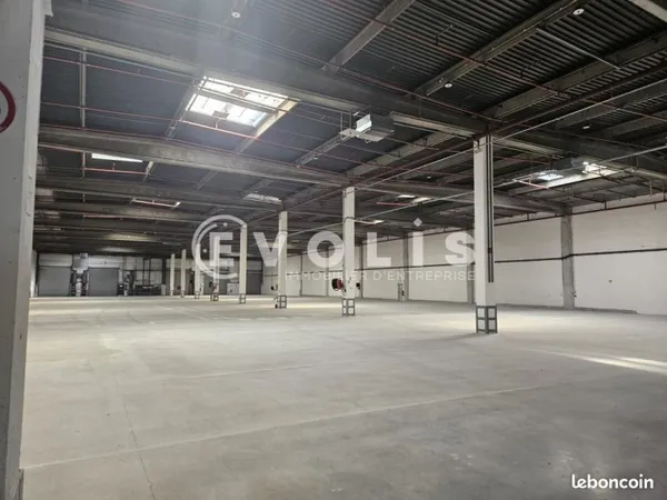 Local d'activité 4 305 m²