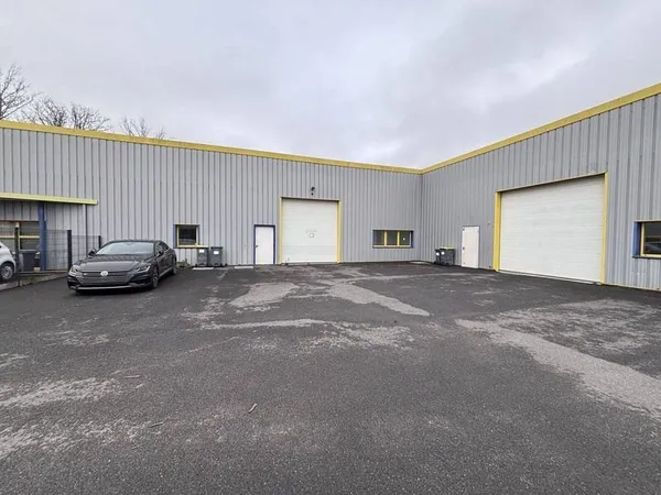 Entrepôt 369 m²