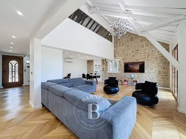 Maison 9 pièces 270 m²