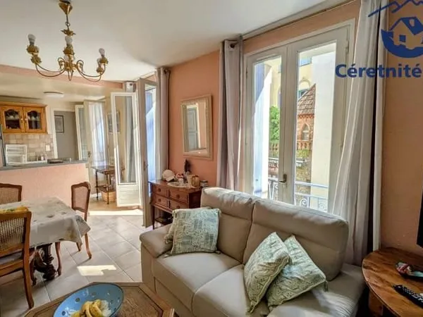Belle maison en pierre au centre de Céret