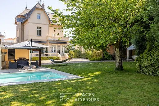 Maison 10 pièces 313 m²