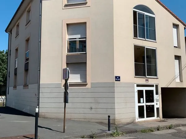 Studio lumineux quartier lycée Blaise Pascal et facs