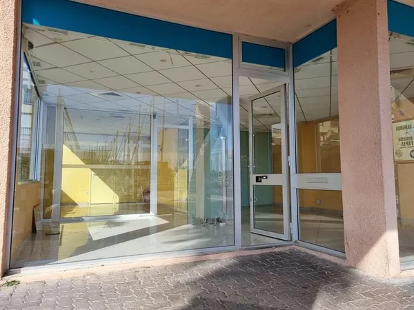 CELLULE COMMERCIALE AU COEUR DU PORT DE GRUISSAN - 50 M2 - J