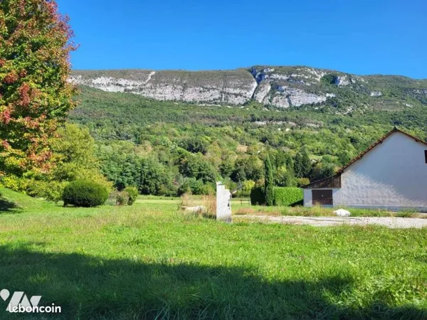 Terrain 887 m² SERRIERES EN CHAUTAGNE