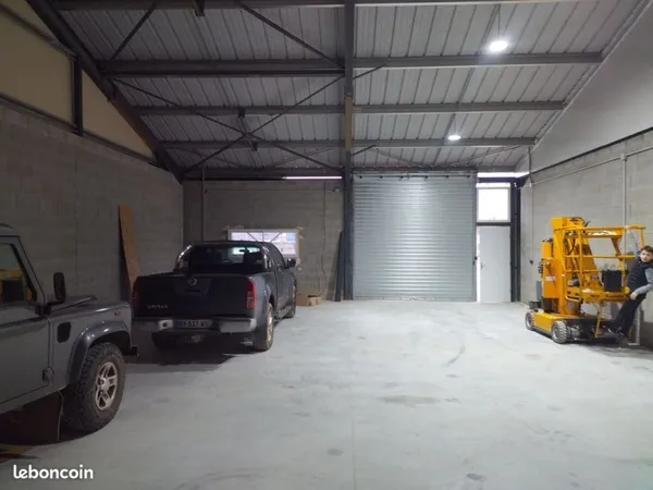 Local d’activité et entrepôt Location Saint-Marcel-d'Ardèche 1p 160m² 750€