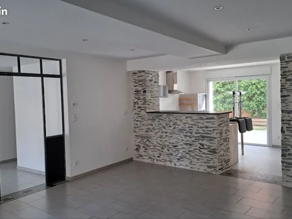 A louer Maison de plain pied sur la commune de Renaze