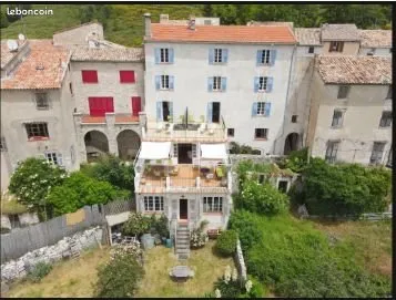 Vaste maison pour idéale projets ou division