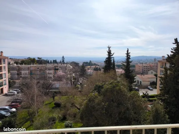 Superbe T3 refait avec balcon ensoleillé