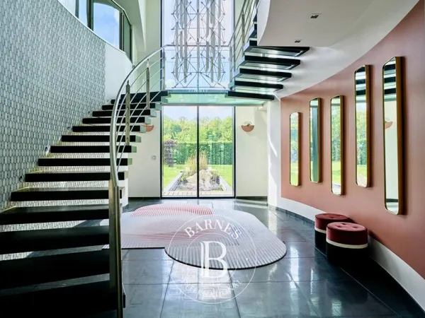 Mérignies, 1er rang du golf, maison d'architecte de 1000 m² habitables sur 5000 m², avec piscine.