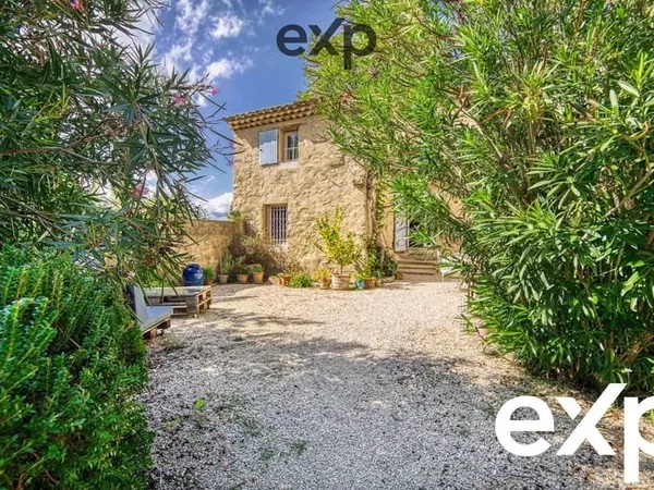 Propriété de caractère en pierre à Ansouis (Sud Luberon)