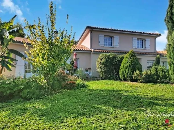 Valdivienne proche de Chauvigny - Villa 8 pièce(s) 295 m2 sur parc paysager