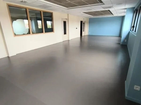 Bureau 68 m²