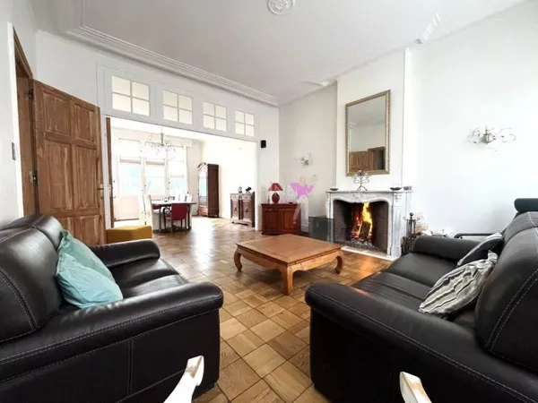 Maison 8 pièces 280 m²