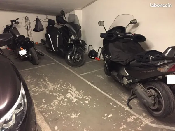 Emplacement moto / scooter paris 17 porte maillot / ternes / champerret