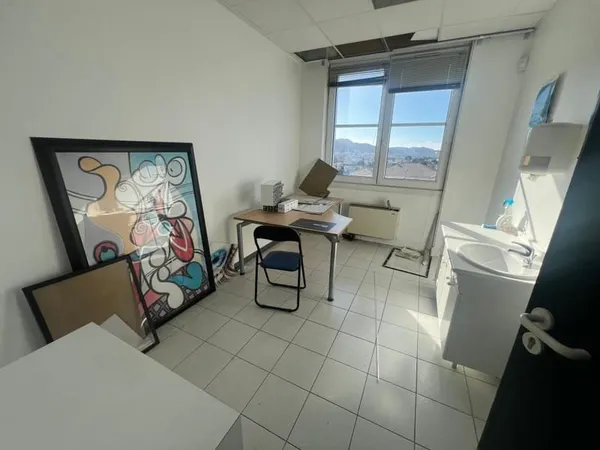 Plateau de bureaux PMR 207 m² + terrasse - Marseille 12e Saint-Barnabé Village