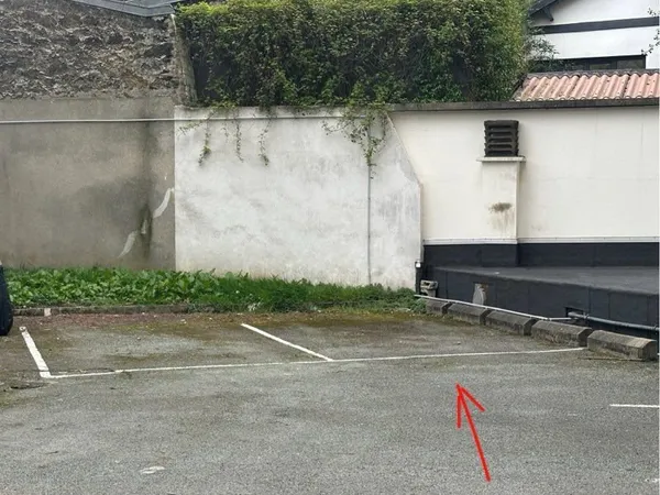 Place de parking plein air