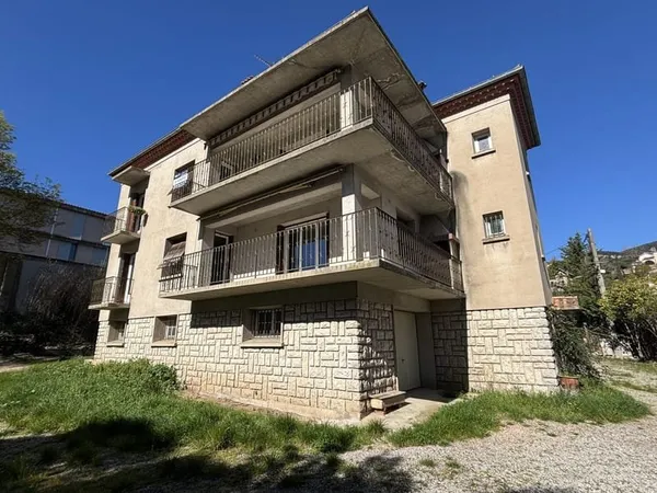 Maison 12 pièces sur 2 niveaux