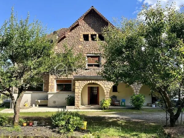 Maison 11 pièces 300 m²