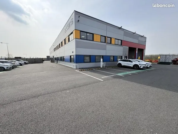Local bureaux 905 m²