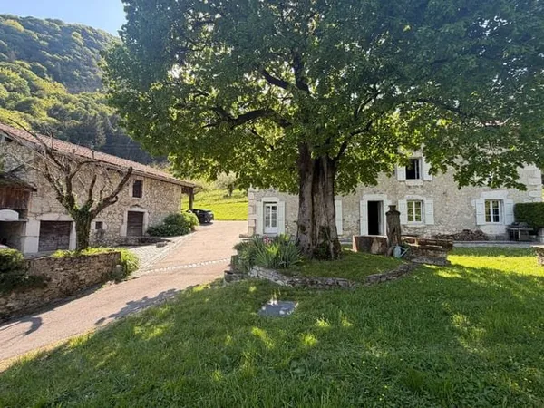 Maison 7 pièces 319 m²