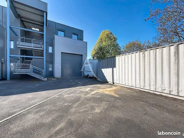 Bureaux, entrepôt 198 m² VILLENOY
