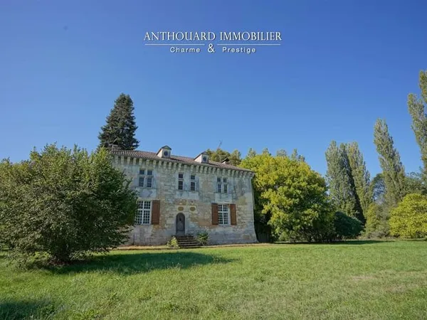 Maison forte sur un parc de 3,4ha