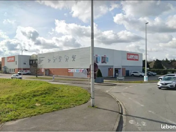 Local commercial 950 m²