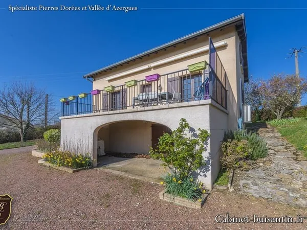 Villa sur sous-sol avec beau terrain et vue imprenable