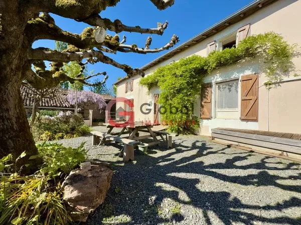 Ensemble immobilier avec dépendances à Exireuil (79400)