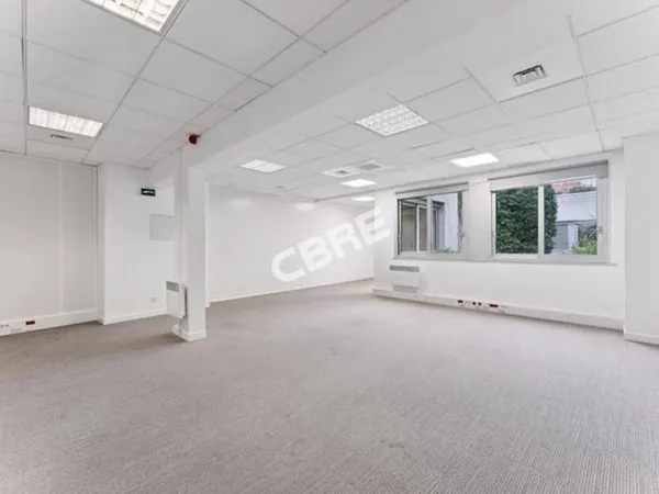 Bureau 764 m²