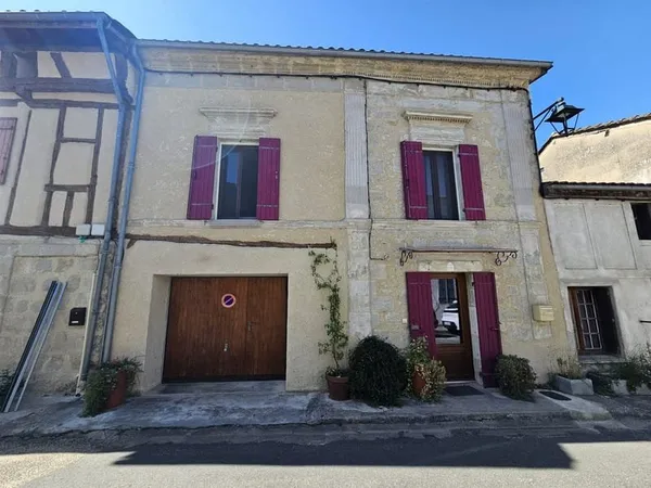 Ravissante Ancienne maison de village rénovée, avec garage et