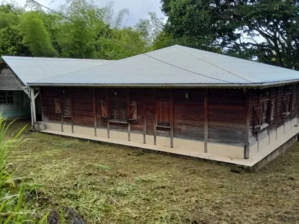 Vds 2 villas sur terrain de 2257m², Saint-Pierre 97250