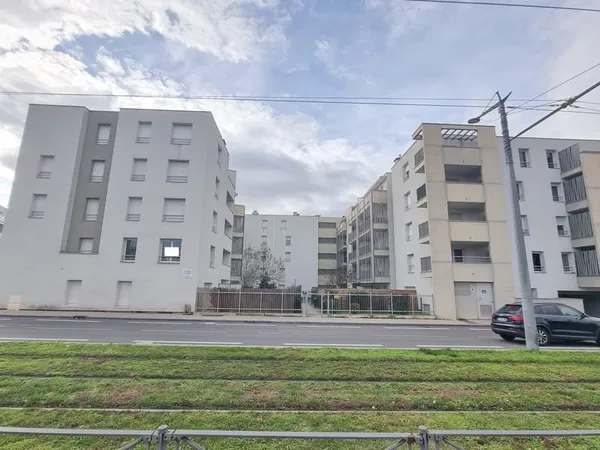 APPARTEMENT T2 + TERRASSE + GARAGE