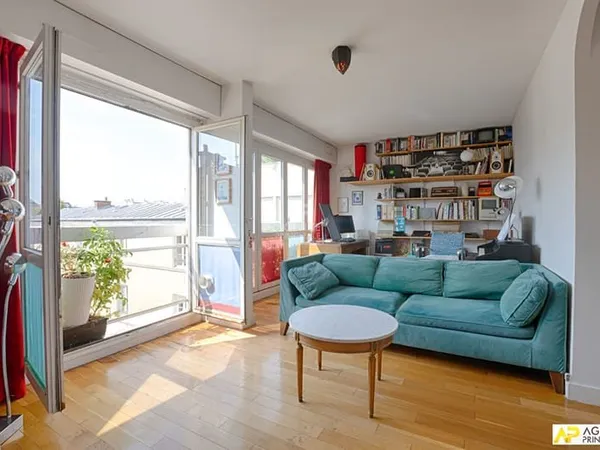 Versailles rive droite appartement 2 pièces 49 m 2 carrez avec cave et box en sus situé au 3 eme et 