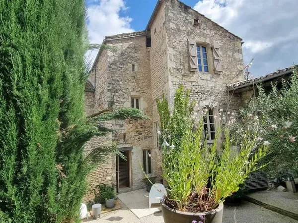 Magnifique Propriété au Coeur d'un village emblématique et d'histoire dans le Quercy Blanc