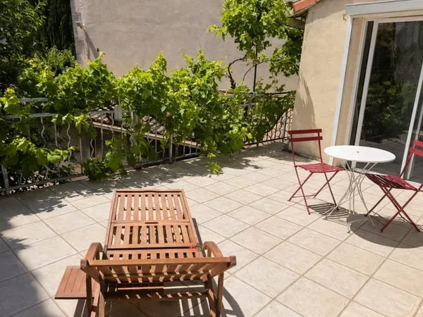 AVIGNON Maison avec 2 entrées indépendantes, studio, jardin et terrasse à 2 pas des remparts