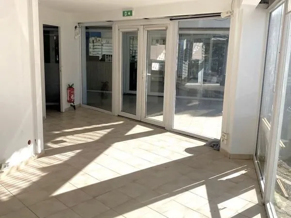 Local professionnel 125m2 Gardanne (13) - Direct propriétaire - Sans pas de porte