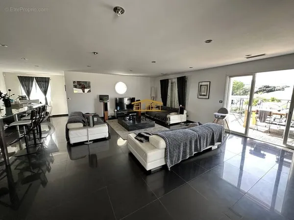 Appartement 3 pièces 250 m²