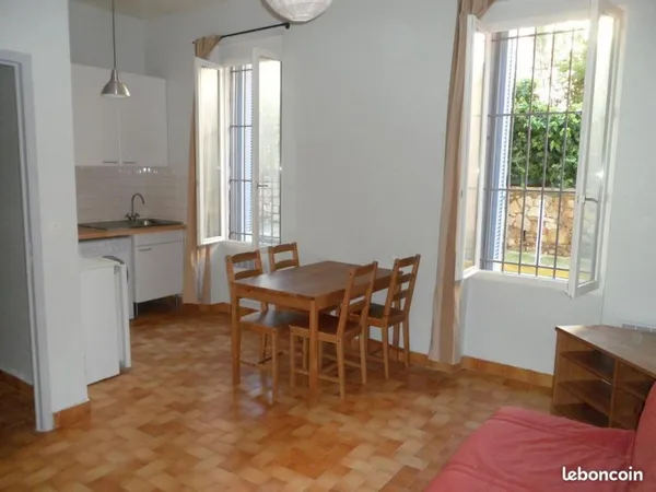 Studio 1 pièce 27 m²