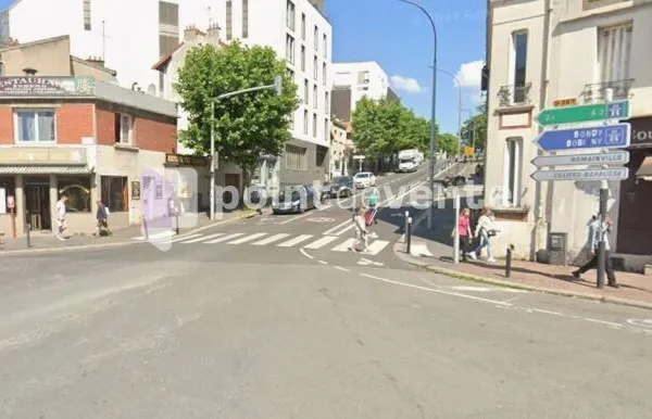 Local commercial 300 m²