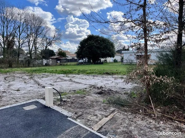 Particulier vend terrain constructible viabilisé au Taillan Médoc viabilisé