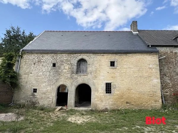 BLOT IMMOBILIER PLOUASNE (22830) - Bâtisse en pierre à rénover - Terrain de 1 483 m²
