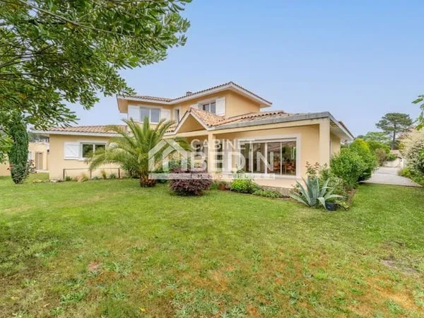 Maison 7 pièces 210 m²