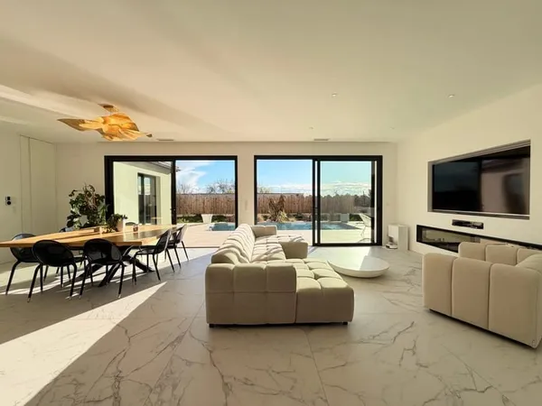 Contemporaine T6 avec piscine sur 1285 m²