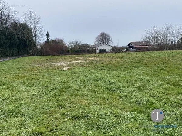 Terrain 700 m²